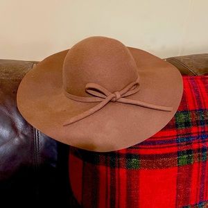 Fall hat, goes with everything. Never worn